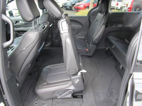 New 2026 Chrysler Pacifica Select FWD image 22