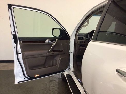 Used 2018 Lexus GX 460 Luxury AWD/4WD image 12