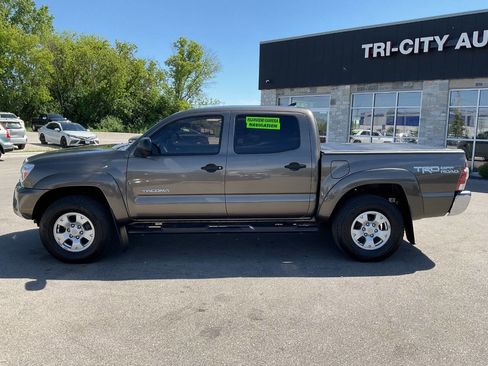 Used 2015 Toyota Tacoma PreRunner w/ TRD Off-Road Package RWD image 3