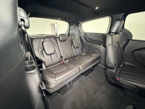 New 2027 Chrysler Pacifica Select AWD/4WD image 9