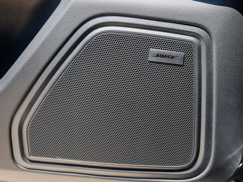Certified 2025 Porsche Macan AWD/4WD image 22