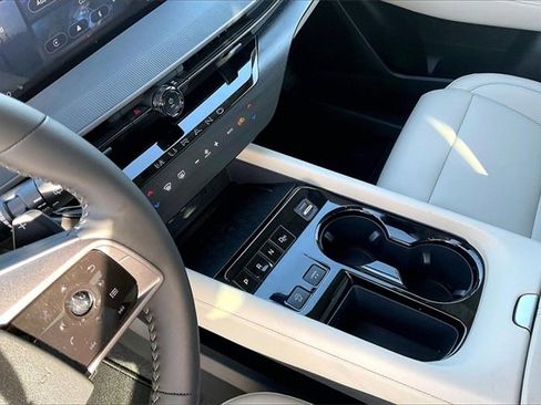 Certified 2025 Nissan Murano SV image 13