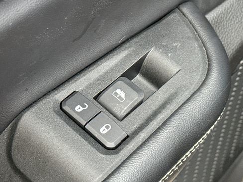 Used 2025 Jeep Grand Cherokee Altitude AWD/4WD image 31