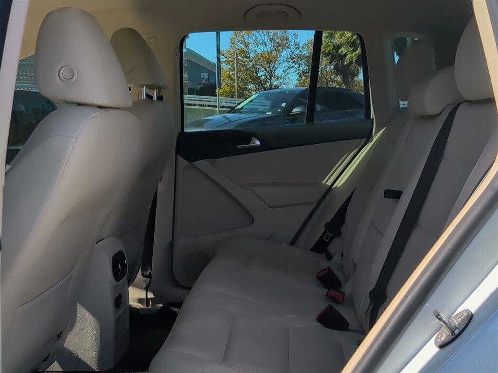 Used 2017 Volkswagen Tiguan S FWD image 16