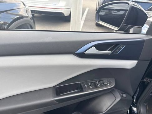 Certified 2023 Volkswagen Taos SE w/ Panoramic Sunroof Package FWD image 18