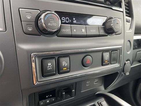 Used 2024 Nissan Titan SV w/ SV Convenience Package image 25