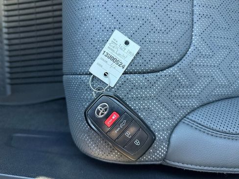 Used 2024 Toyota Tundra Limited image 33