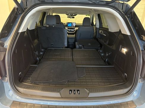 Used 2025 Ford Explorer Active AWD/4WD image 11