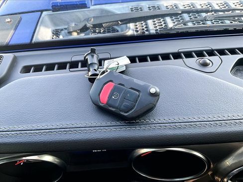 Used 2018 Jeep Wrangler Unlimited Sahara AWD/4WD image 12