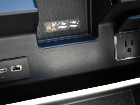 Used 2023 GMC Sierra 1500 Elevation image 27