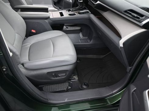 Used 2024 Toyota Sienna XLE image 21