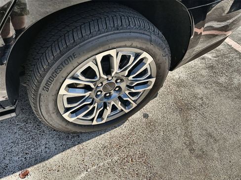 Used 2023 GMC Yukon Denali Ultimate image 12