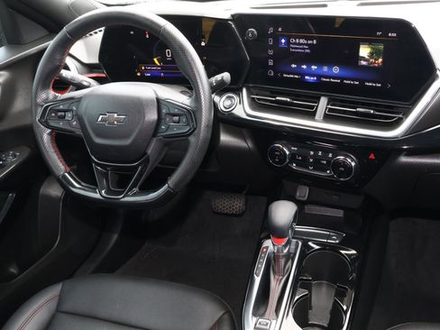 Used 2025 Chevrolet Trax RS w/ Sunroof Package FWD image 10