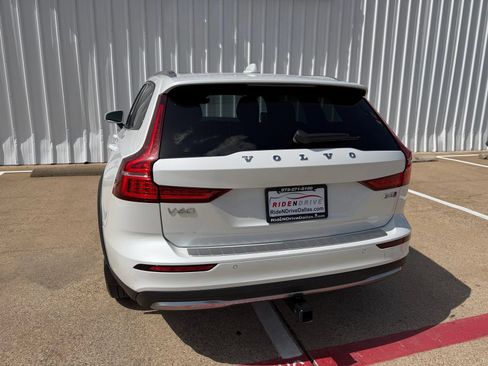 Used 2023 Volvo V60 B5 Cross Country Ultimate AWD/4WD image 5