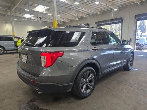 Used 2023 Ford Explorer XLT w/ Equipment Group 202A RWD image 4