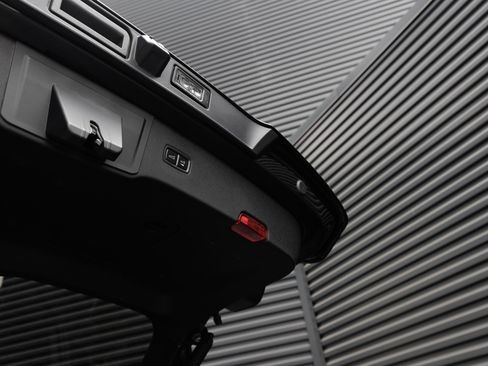 Certified 2025 Porsche Cayenne E-Hybrid AWD/4WD image 33