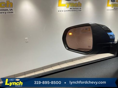 Used 2025 Chevrolet Traverse LT AWD/4WD image 13