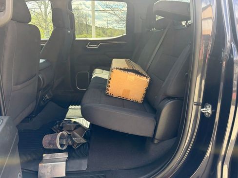 Used 2023 Chevrolet Silverado 1500 LT AWD/4WD image 6