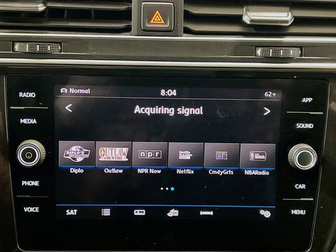 Used 2018 Volkswagen Tiguan SE w/ Panoramic Sunroof Package image 10