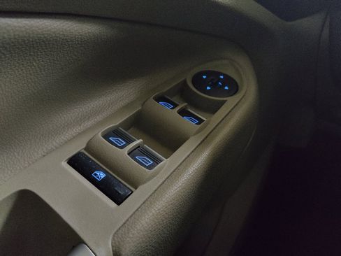 Used 2019 Ford Escape SE FWD image 27