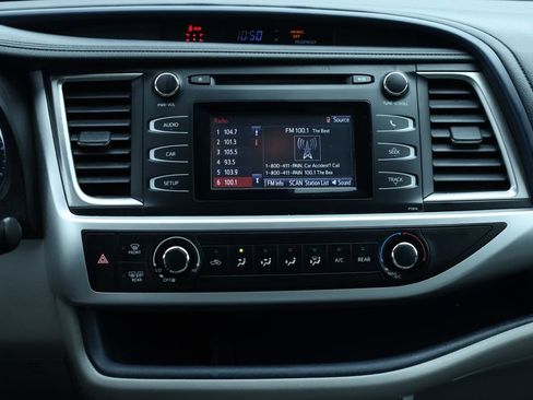 Used 2019 Toyota Highlander LE image 6