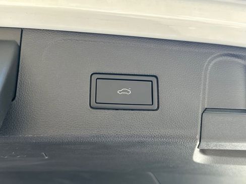 Certified 2025 Volkswagen Atlas Peak Edition SE image 19