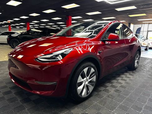 Used 2024 Tesla Model Y Long Range image 7