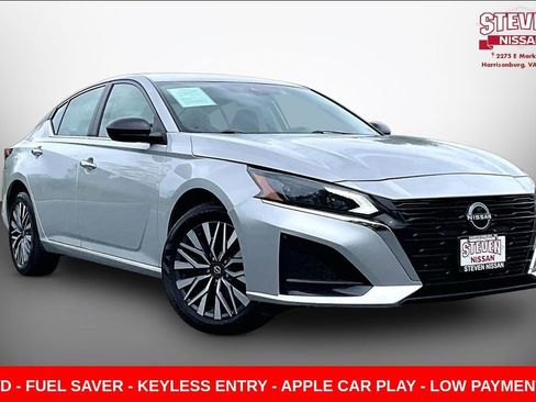 Used 2024 Nissan Altima 2.5 SV AWD/4WD image 1