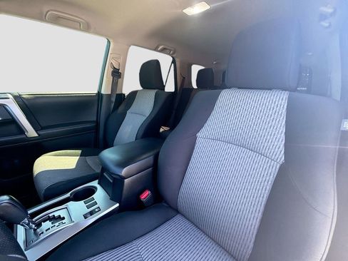 Used 2018 Toyota 4Runner SR5 AWD/4WD image 20
