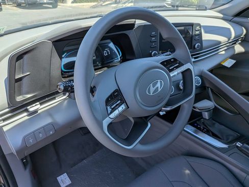 New 2026 Hyundai Elantra SE FWD image 14