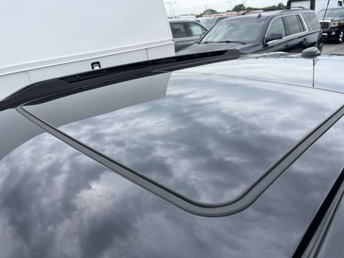 Used 2023 Chevrolet TrailBlazer RS w/ Sun and Liftgate Package FWD image 3