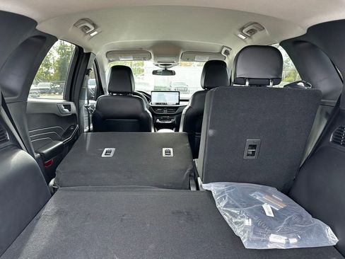 Used 2023 Ford Escape SE image 44