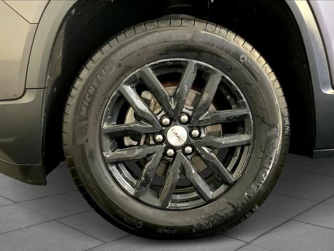 Used 2018 GMC Acadia SLT image 10