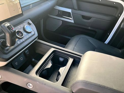 Used 2024 Land Rover Defender 130 S image 17