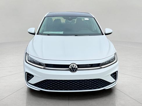New 2025 Volkswagen Jetta SE image 2