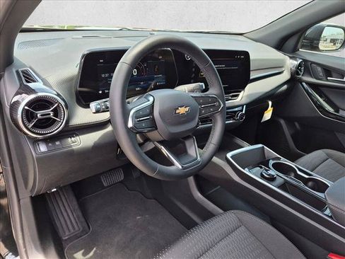 Used 2026 Chevrolet Equinox LT w/ Safety and Technology Package FWD image 10