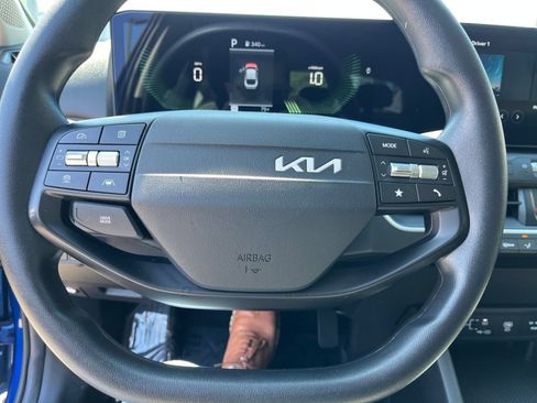 Used 2025 Kia K4 FWD image 29