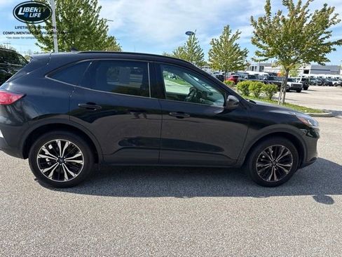 Used 2022 Ford Escape SE w/ SE Sport Appearance Package AWD/4WD image 8