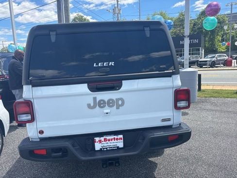 Certified 2022 Jeep Gladiator Overland w/ Popular Equipment Package AWD/4WD image 43
