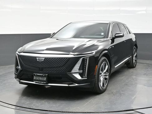 Certified 2024 Cadillac Lyriq Luxury AWD/4WD image 2