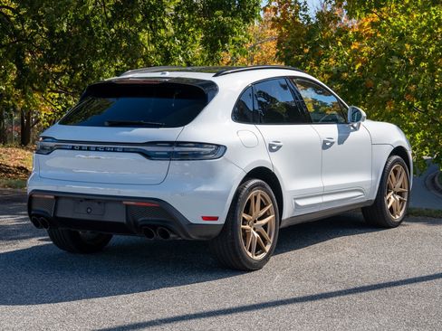 Certified 2025 Porsche Macan image 7