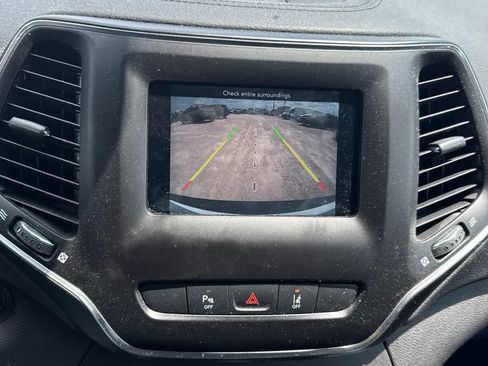 Used 2020 Jeep Cherokee Latitude Lux w/ Comfort/Convenience Group AWD/4WD image 20