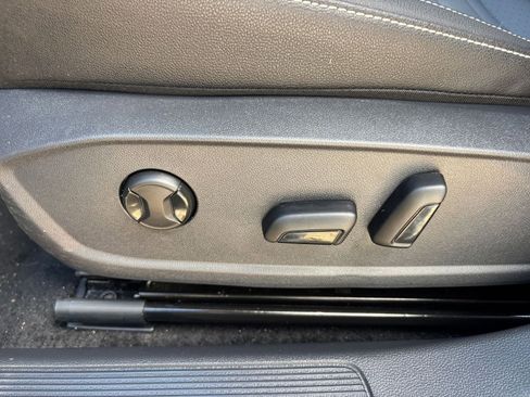 Used 2025 Volkswagen Jetta SE image 23