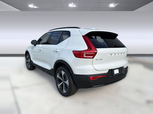 New 2026 Volvo XC40 B5 Plus w/ Climate Package AWD/4WD image 3