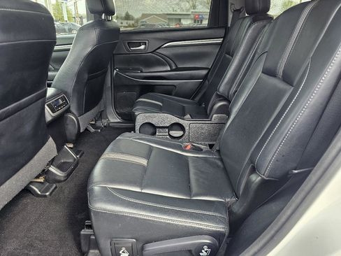 Used 2017 Toyota Highlander SE image 37