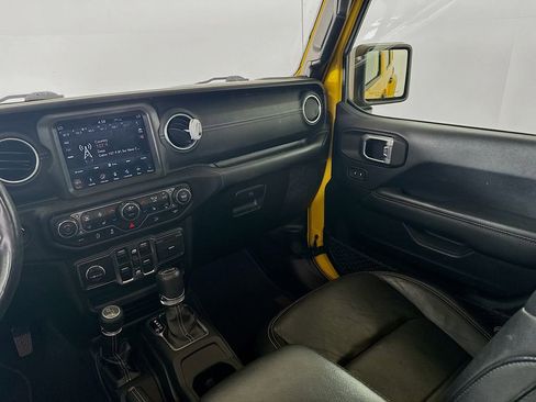Used 2019 Jeep Wrangler Unlimited Sahara w/ Uconnect 4C Nav & Sound Group AWD/4WD image 23