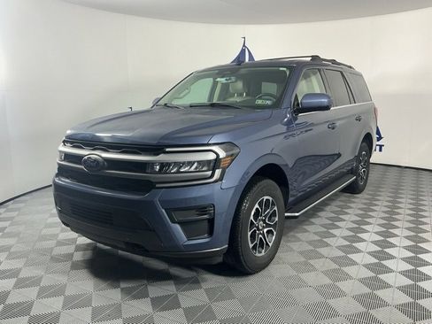 Used 2022 Ford Expedition XLT image 3