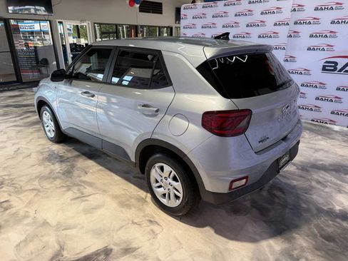 Used 2021 Hyundai Venue SE FWD image 8