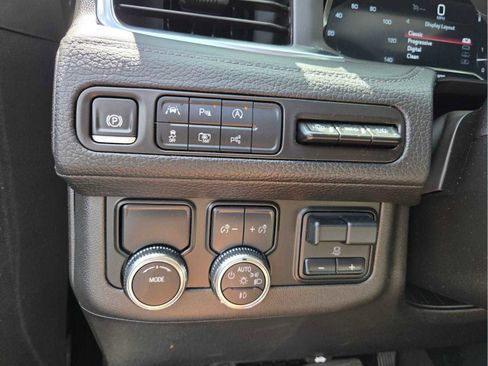 Used 2024 GMC Yukon Denali w/ Advanced Technology Package RWD image 27