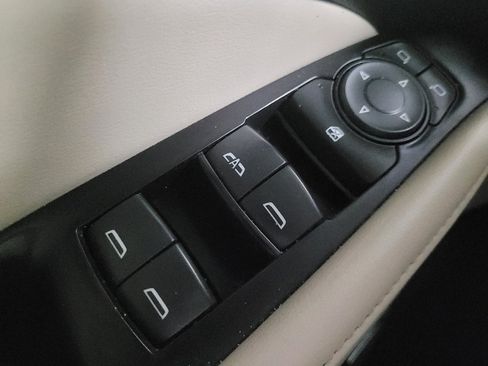 Used 2018 Buick Enclave Essence FWD image 27